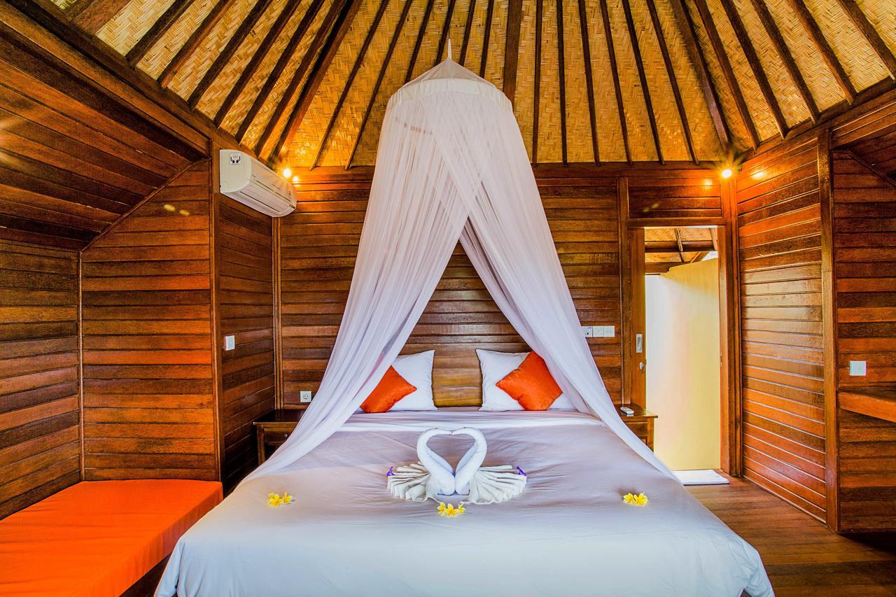 Samanta Huts Hotel Nusa Lembongan  Exterior photo